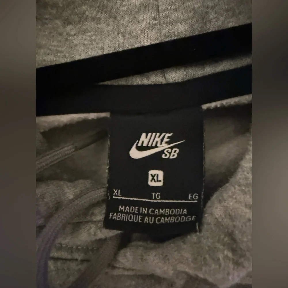 Nike SB Graphic Hoodie XL Gray Cartoon Dog Streetwear Y2K Skate - Picture 9 of 9